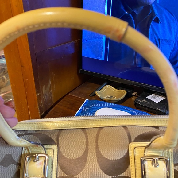 650 Coach yellow & tan with Coach billfold Preowned condition see pics### - Picture 10 of 13